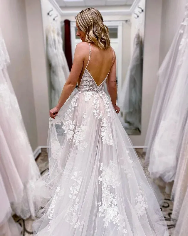 New Arrival Deep V-neck Lace Tulle Wedding Dress